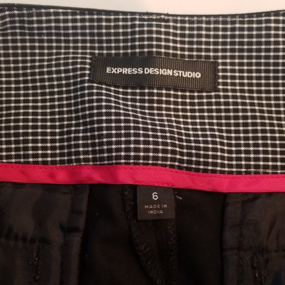 EXPRESS Pleated Shorts - Picture 3 of 3